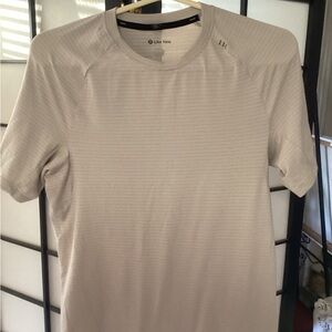 Lululemon T-Shirt “Like New” flaws. Men’s Size XS